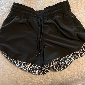 Lululemon choose A side shorts